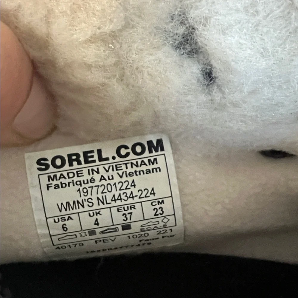 NEW Sorel Out N About III Conquest Suede Hiker Boots Sneakers Tan US 6